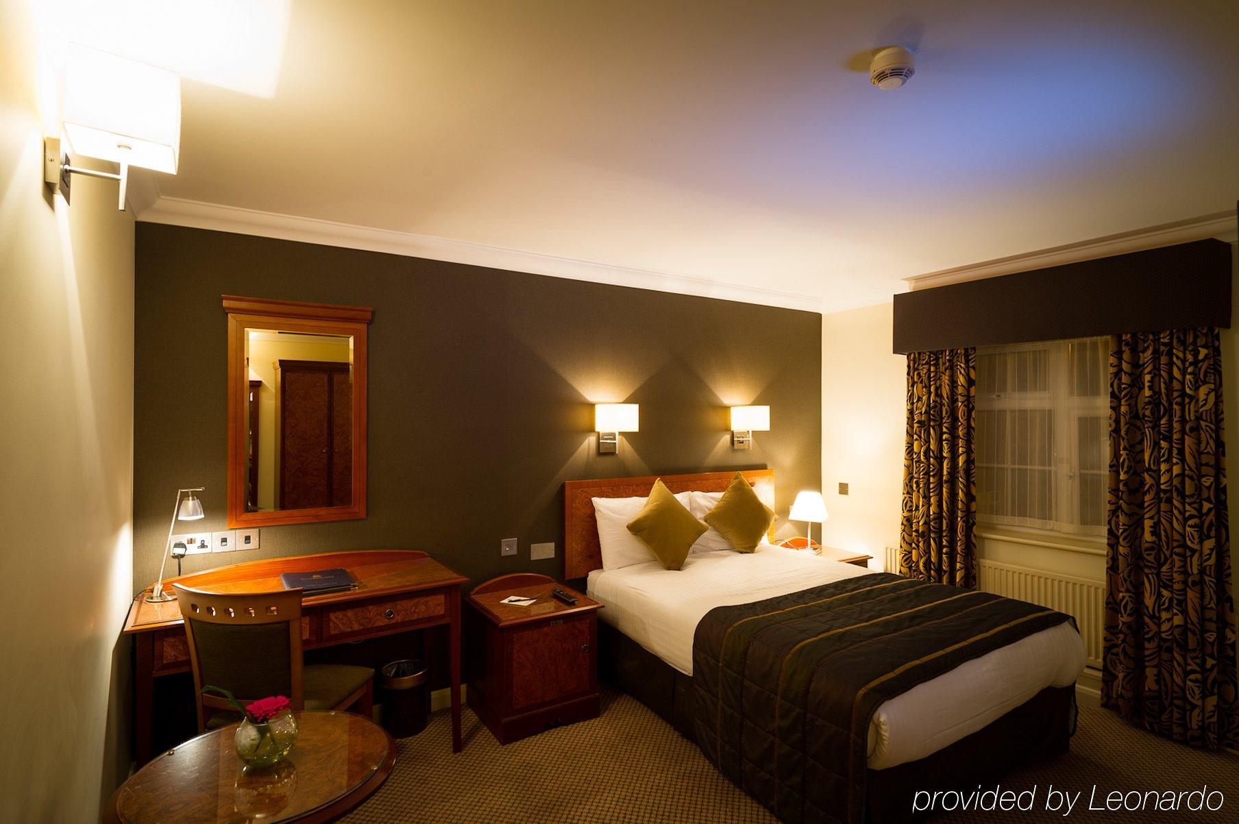 The Royal Chace Hotel Enfield Eksteriør bilde