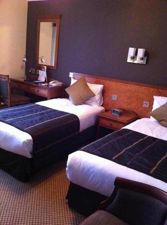 The Royal Chace Hotel Enfield Eksteriør bilde