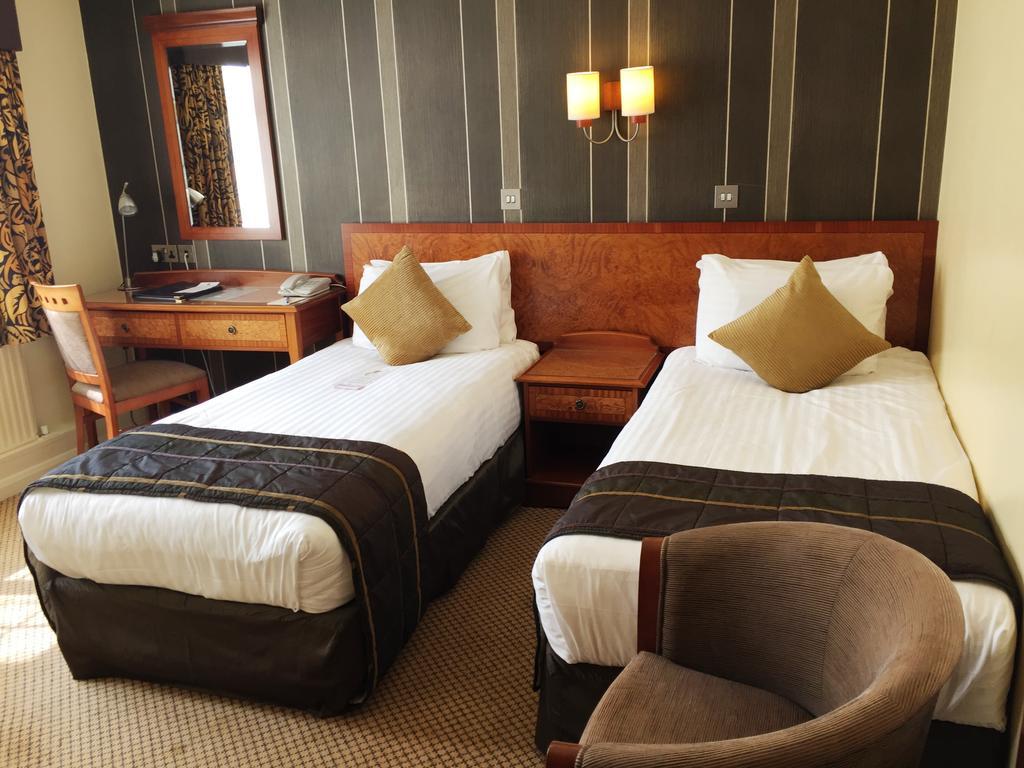 The Royal Chace Hotel Enfield Eksteriør bilde