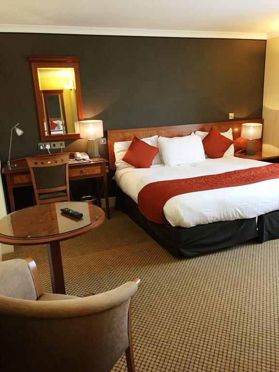 The Royal Chace Hotel Enfield Eksteriør bilde